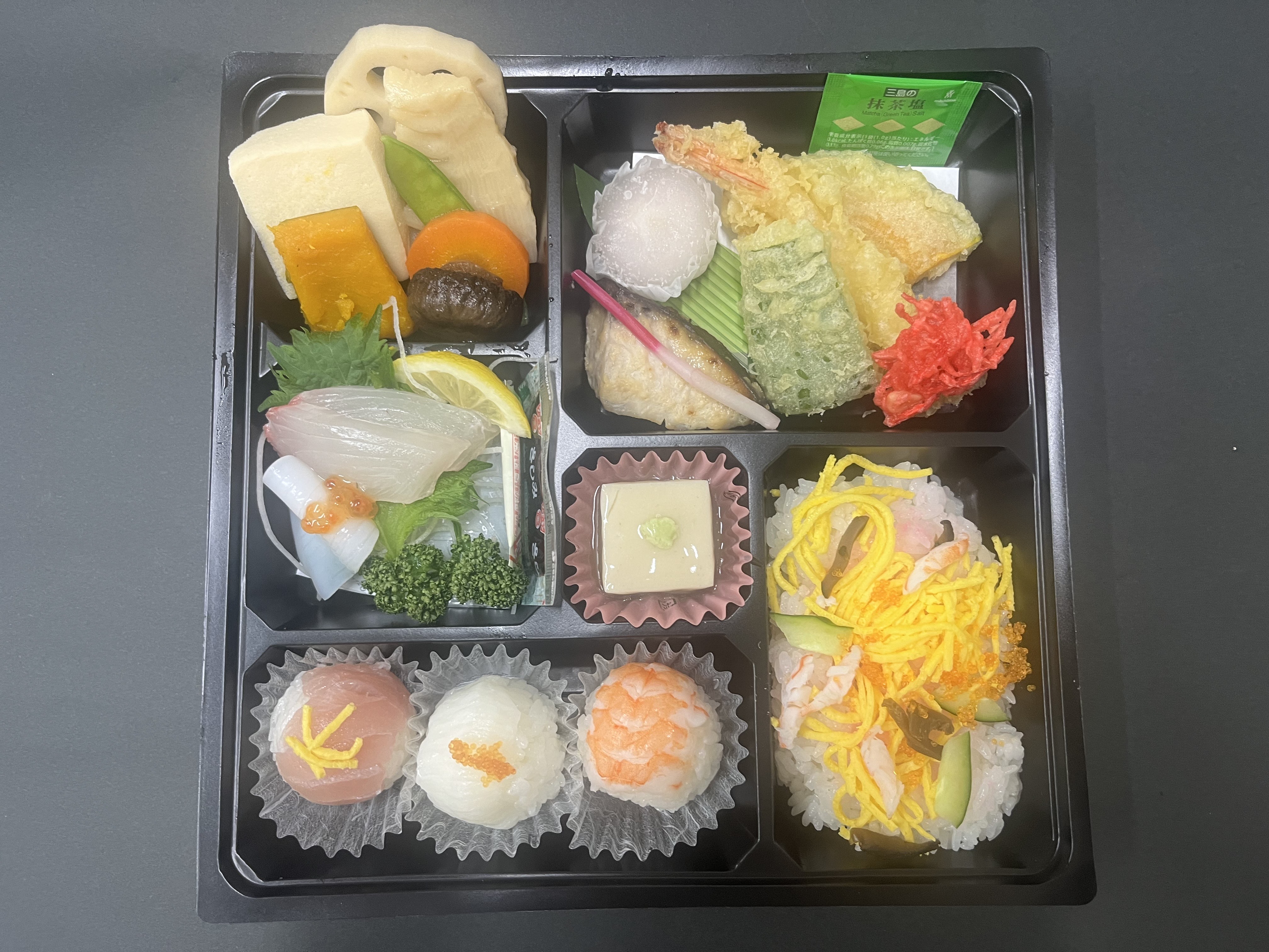 「福(ふく)」
〈刺身入り〉
2,300円(税込)